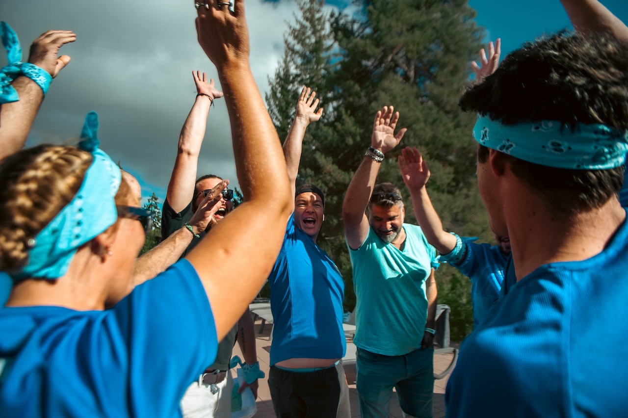 Olympiades Team Building à Lyon - Groupe en pleine activité ludique