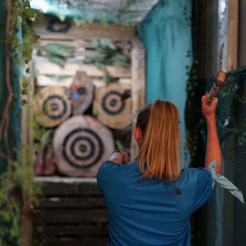 Lancer de Hache Team Building LudiPlace